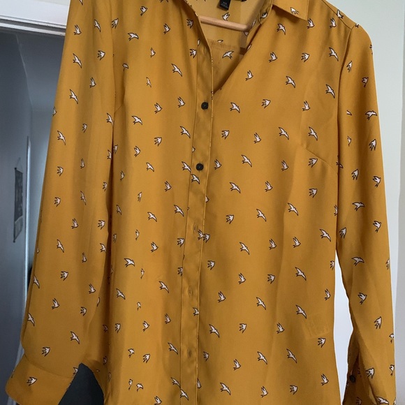 Banana Republic Buttondown Blouse Birds in Flight - Picture 3 of 3